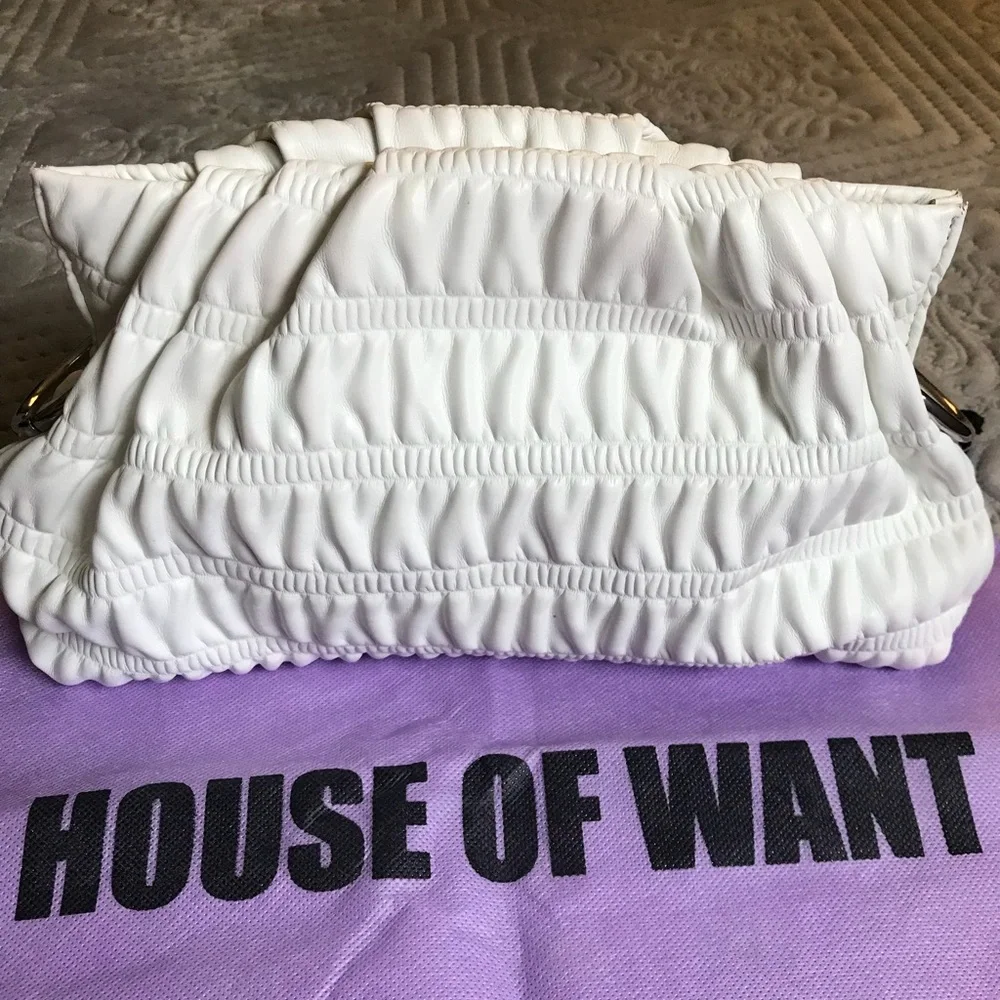 House of Want We Chill White Vegan Framed Ruched Clutch Dumpling Bag Chic